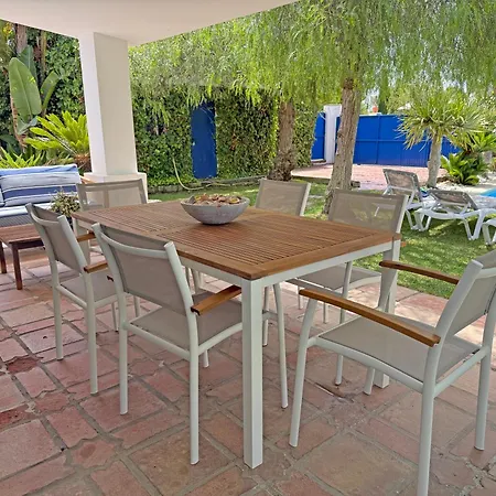 Amura, Solo Familias Y Parejas 別荘 *