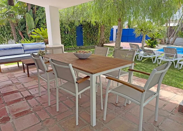 Amura, Solo Familias Y Parejas 別荘 *