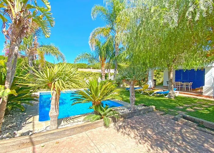 Amura, Solo Familias Y Parejas コニル・デ・ラ・フロンテラ